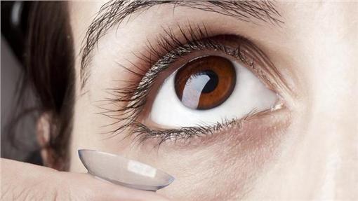 角膜炎是佩戴隱形眼鏡一族容易患上的眼疾，通常是由於不注意用眼衛生引起。